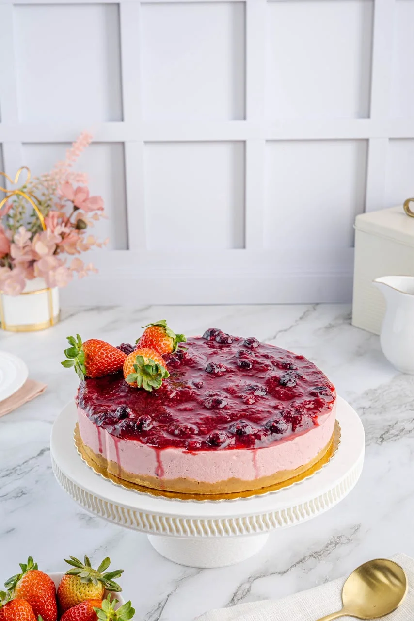 Torta de frutas vermelhas da Brownie Cake